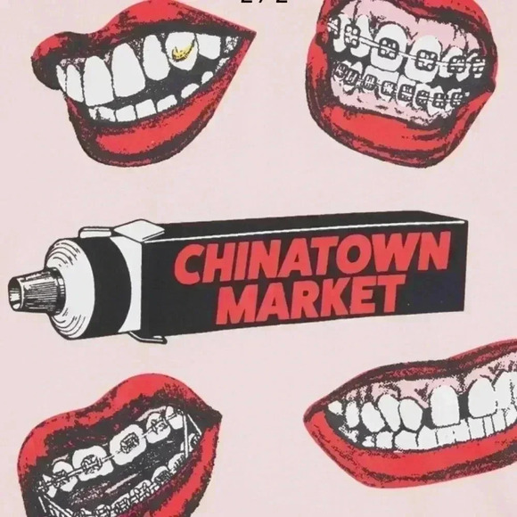 CHINATOWN MARKET NWT MOUTH LONG-SLEEVE TEE  - Picture 4 of 12